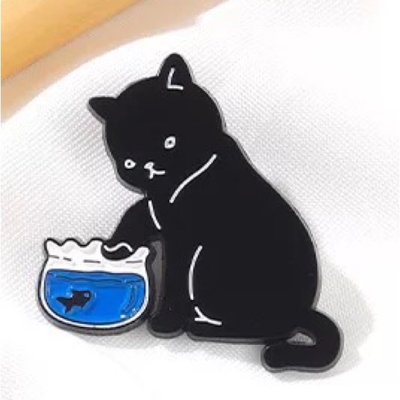 1 LEFT‼️ Black Cat Thief Enamel Pin Sneaky Goldfish Kitty Brooch Blackcat Badge - Picture 2 of 10